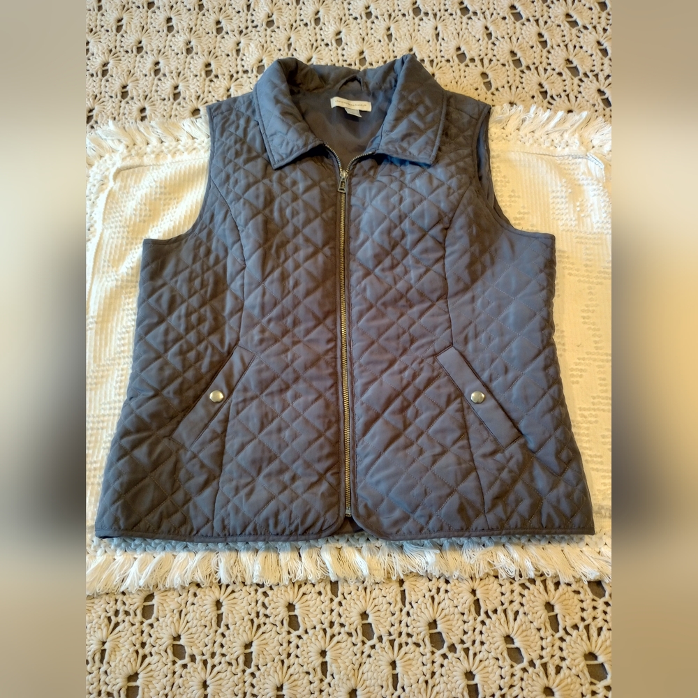 Fitted, quilted vest